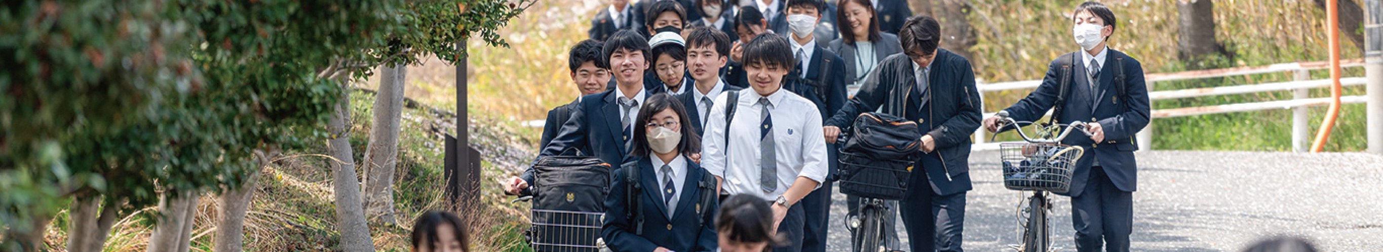 生徒たちの写真（横長）